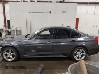 2013 BMW 3 Series 328i xDrive z VIN WBA3B3C55DJ812164, wystawiony jako IAAI lot #42473028 z przebiegiem 140 928 mil mil oraz . Historia ofert i sprzedaży dostępna na DreamBid. Obrazek 15.