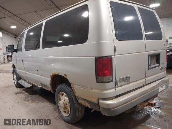 2007 Ford Econoline Passenger XL with VIN 1FBNE31L67DA26594, listed as a IAAI auction lot 41753476 with 154,709 mi miles. Bid and sale history available at carsss.com. Image 3.