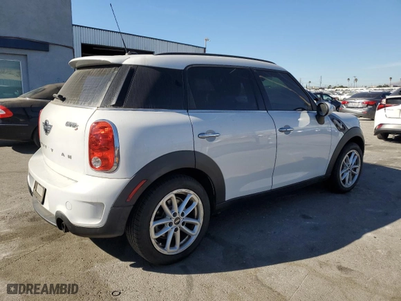 2016 MINI Cooper Countryman S with VIN WMWZC3C52GWT09061, listed as a Copart auction lot 41478915 with 133,461 mi miles and Clean Title. Bid and sale history available at carsss.com. Image 3.