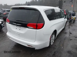 2023 Chrysler Voyager LX z VIN 2C4RC1CGXPR608105, wystawiony jako IAAI lot #41933810 z przebiegiem 10 635 mil mil oraz . Historia ofert i sprzedaży dostępna na DreamBid. Obrazek 4.