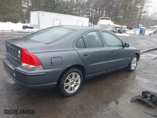 2006 Volvo S60 2.5T with VIN YV1RH592062546113, listed as a IAAI auction lot 41688006 with 185,277 mi miles. Bid and sale history available at carsss.com. Image 4.