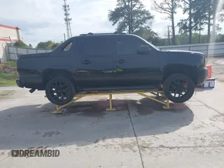 2011 Chevrolet Avalanche LT with VIN 3GNTKFE35BG256847, listed as a IAAI auction lot 41854804 with 206,571 mi miles. Bid and sale history available at carsss.com. Image 13.