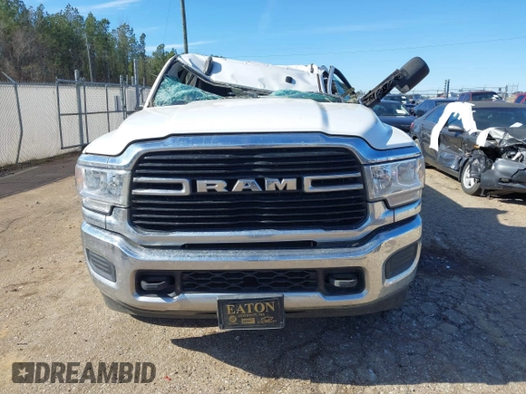 2019 Ram 2500 Lone Star with VIN 3C6UR5DL1KG663656, listed as a IAAI auction lot 41329641 with 124,361 mi miles and . Bid and sale history available at DreamBid. Image 12.