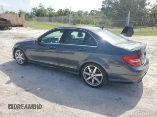 2013 Mercedes-Benz C 250 Sport z VIN WDDGF4HB4DA798325, wystawiony jako Copart lot #59855655 z przebiegiem 125 382 mil mil oraz Czysty tytuł • Clean title. Historia ofert i sprzedaży dostępna na DreamBid. Obrazek 2.