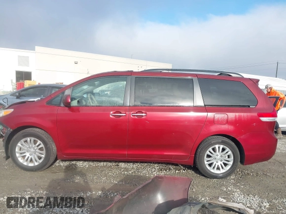 2014 Toyota Sienna XLE with VIN 5TDYK3DCXES471676, listed as a IAAI auction lot 41853038 with 169,790 mi miles. Bid and sale history available at carsss.com. Image 14.