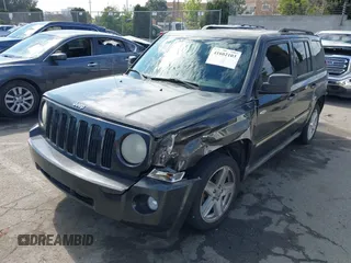 2010 Jeep Patriot Latitude z VIN 1J4NT1GA5AD676661, wystawiony jako IAAI lot #41602103 z przebiegiem 144 915 mil mil oraz . Historia ofert i sprzedaży dostępna na DreamBid. Obrazek 17.