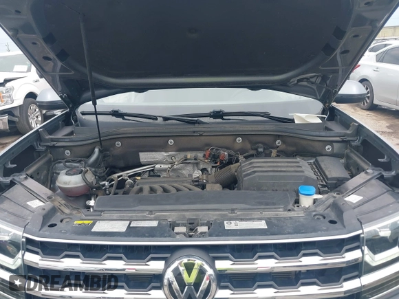 2019 Volkswagen Atlas SE with VIN 1V2WR2CA5KC514748, listed as a IAAI auction lot 42367164 with 57,827 mi miles and . Bid and sale history available at DreamBid. Image 10.