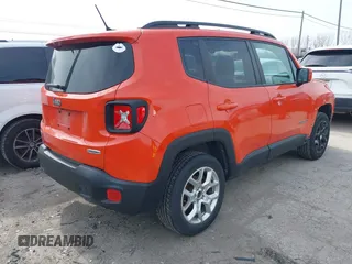 2017 Jeep Renegade Altitude z VIN ZACCJBBB5HPG34172, wystawiony jako IAAI lot #41790112 z przebiegiem 92 148 mil mil oraz . Historia ofert i sprzedaży dostępna na DreamBid. Obrazek 4.
