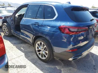 2020 BMW X5 sDrive40i with VIN 5UXCR4C0XLLW64815, listed as a Copart auction lot 50429185 with 39,544 mi miles and Salvage Title. Bid and sale history available at DreamBid. Image 2.
