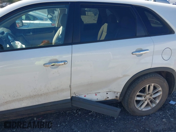 2014 Kia Sorento LX with VIN 5XYKT4A68EG521124, listed as a IAAI auction lot 41670919 with 181,722 mi miles. Bid and sale history available at carsss.com. Image 6.