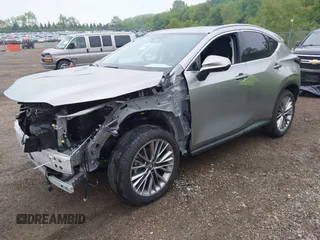 2025 Lexus NX 350h Premium z VIN JTJGKCEZ2S2054535, wystawiony jako IAAI lot #42300774 z przebiegiem 2 612 mil mil oraz . Historia ofert i sprzedaży dostępna na DreamBid. Obrazek 2.