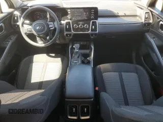 2021 Kia Sorento LX z VIN 5XYRGDLC4MG073856, wystawiony jako Copart lot #55114875 z przebiegiem 52 439 mil mil oraz Szkoda całkowita • Salvage title. Historia ofert i sprzedaży dostępna na DreamBid. Obrazek 8.