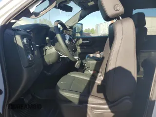 2024 GMC Sierra 3500HD Pro z VIN 1GT49SEY4RF208829, wystawiony jako Copart lot #76388664 z przebiegiem 26 672 mil mil oraz Szkoda całkowita • Salvage title. Historia ofert i sprzedaży dostępna na DreamBid. Obrazek 7.