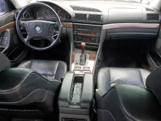 1997 BMW 7 Series 740iL z VIN WBAGJ8324VDM01488, wystawiony jako Copart lot #57942315 z przebiegiem 183 273 mil mil oraz Tytuł czysty. Historia ofert i sprzedaży dostępna na DreamBid. Obrazek 8.