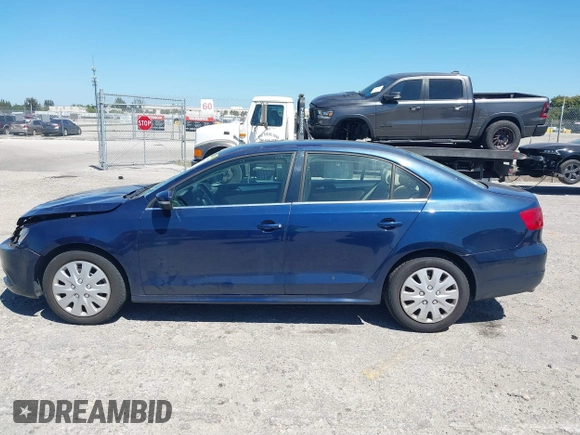 2013 Volkswagen Jetta SE z VIN 3VWDX7AJ0DM396590, wystawiony jako IAAI lot #41829922 z przebiegiem 133 356 mil mil oraz . Historia ofert i sprzedaży dostępna na DreamBid. Obrazek 14.