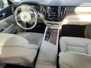 2021 Volvo XC60 Momentum with VIN YV4102DK8M1827706, listed as a Copart auction lot 88576765 with 6,008 mi miles and Salvage Title. Bid and sale history available at carsss.com. Image 8.