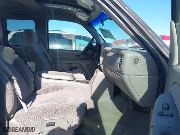 1999 Chevrolet Silverado 1500 LS with VIN 2GCEC19T0X1205414, listed as a IAAI auction lot 41971238 with 208,712 mi miles. Bid and sale history available at carsss.com. Image 5.