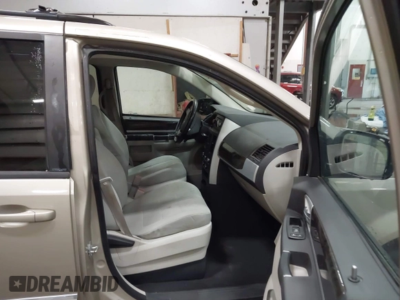 2009 Dodge Grand Caravan SXT z VIN 2D8HN541X9R652097, wystawiony jako IAAI lot #42370946 z przebiegiem 189 911 mil mil oraz . Historia ofert i sprzedaży dostępna na DreamBid. Obrazek 5.