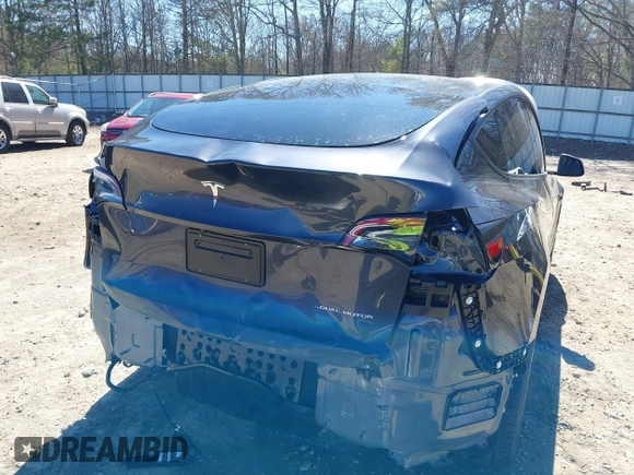 2024 Tesla Model Y Long Range z VIN 7SAYGDEE8RA262082, wystawiony jako IAAI lot #41834216 z przebiegiem 11 536 mil mil oraz . Historia ofert i sprzedaży dostępna na DreamBid. Obrazek 6.