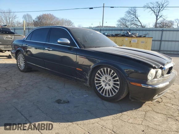 2005 Jaguar XJ Vanden Plas z VIN SAJWA82C75SG45094, wystawiony jako Copart lot #83891564 z przebiegiem 57 467 mil mil oraz Szkoda całkowita • Salvage title. Historia ofert i sprzedaży dostępna na DreamBid. Obrazek 4.