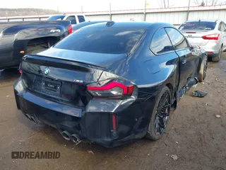 2024 BMW M2 z VIN 3MF13DM09R8E89933, wystawiony jako IAAI lot #41585250 z przebiegiem 15 462 mil mil oraz . Historia ofert i sprzedaży dostępna na DreamBid. Obrazek 4.