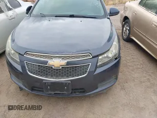 2014 Chevrolet Cruze 1LT z VIN 1G1PC5SB3E7131948, wystawiony jako IAAI lot #41518263 z przebiegiem 134 843 mil mil oraz . Historia ofert i sprzedaży dostępna na DreamBid. Obrazek 6.