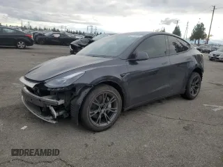 2024 Tesla Model Y with VIN 7SAYGDED8RF132426, listed as a Copart auction lot 43715375 with 18,067 mi miles and Salvage Title. Bid and sale history available at DreamBid. Image 1.