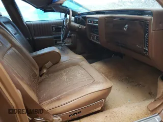 1988 Cadillac Brougham z VIN 1G6DW51Y5J9727006, wystawiony jako Copart lot #70573614 z przebiegiem 34 628 mil mil oraz Szkody całkowita. Historia ofert i sprzedaży dostępna na DreamBid. Obrazek 8.