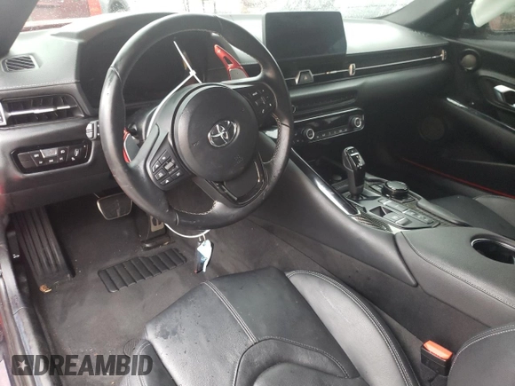 2021 Toyota Supra 3.0 z VIN WZ1DB0C02MW044450, wystawiony jako Copart lot #73321152 z przebiegiem Nie podano mil oraz . Historia ofert i sprzedaży dostępna na DreamBid. Obrazek 8.