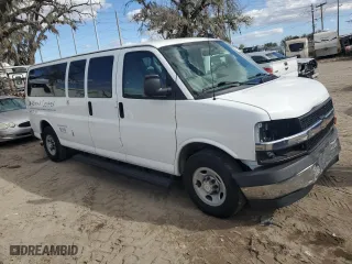 2017 Chevrolet Express Passenger LT with VIN 1GAZGPFF7H1134008, listed as a Copart auction lot 82833454 with 43,877 mi miles and Salvage Title. Bid and sale history available at carsss.com. Image 4.