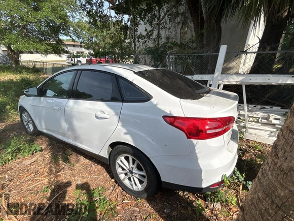 2015 Ford Focus SE with VIN 1FADP3F21FL338821, listed as a Copart auction lot 54631415 with 84,648 mi miles and Salvage Title. Bid and sale history available at carsss.com. Image 3.