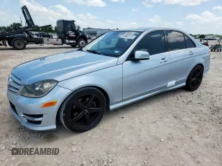 2013 Mercedes-Benz C 250 Sport с VIN WDDGF4HB3DR260720, выставлен на аукционе Copart как лот 64066715 с пробегом Не указан миль и Списание • Salvage title. История ставок и продаж доступна на DreamBid. Изображение 1.