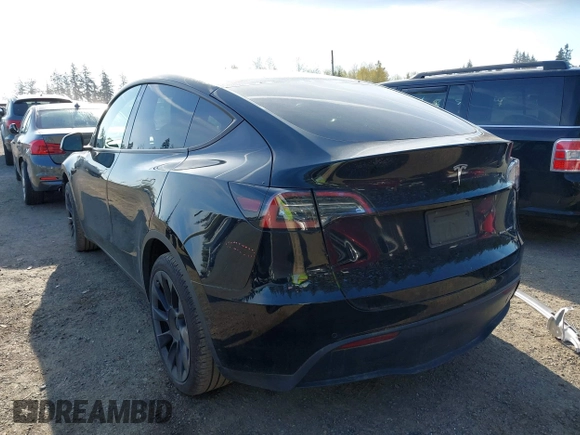 2021 Tesla Model Y Long Range with VIN 5YJYGDEE9MF301903, listed as a IAAI auction lot 42004007 with 26,740 mi miles. Bid and sale history available at carsss.com. Image 3.