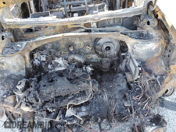 2018 Hyundai Santa Fe Ultimate z VIN 5NMZW4LA2JH053947, wystawiony jako Copart lot #48792855 z przebiegiem Nie podano mil oraz Szkoda całkowita • Salvage title. Historia ofert i sprzedaży dostępna na DreamBid. Obrazek 12.