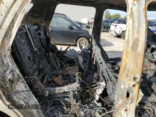 2023 Chevrolet Tahoe RST z VIN 1GNSCRKD9PR250273, wystawiony jako Copart lot #85769034 z przebiegiem Nie podano mil oraz Nie do naprawy • Non repairable. Historia ofert i sprzedaży dostępna na DreamBid. Obrazek 10.