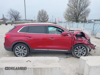 2016 Lincoln MKX Reserve with VIN 2LMPJ8LP8GBL32389, listed as a IAAI auction lot 42065668 with 135,907 mi miles and . Bid and sale history available at DreamBid. Image 12.