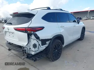 2024 Toyota Highlander LE z VIN 5TDKDRAH7RS534676, wystawiony jako IAAI lot #41516978 z przebiegiem 11 272 mil mil oraz . Historia ofert i sprzedaży dostępna na DreamBid. Obrazek 4.