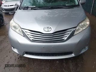 2011 Toyota Sienna XLE z VIN 5TDDK3DC1BS002387, wystawiony jako IAAI lot #42373126 z przebiegiem 279 026 mil mil oraz . Historia ofert i sprzedaży dostępna na DreamBid. Obrazek 6.