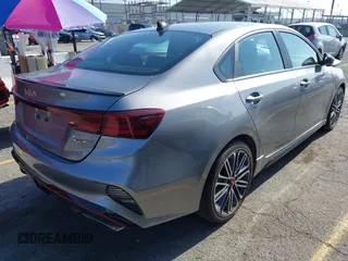 2024 Kia Forte GT z VIN 3KPF44AC7RE802984, wystawiony jako IAAI lot #42147389 z przebiegiem 7018 mil mil oraz . Historia ofert i sprzedaży dostępna na DreamBid. Obrazek 4.