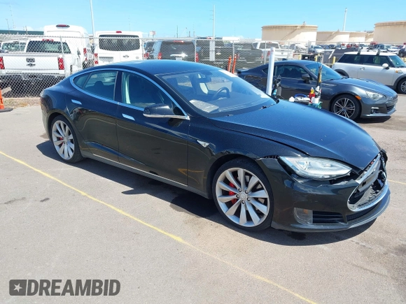 2013 Tesla Model S z VIN 5YJSA1CG0DFP17932, wystawiony jako IAAI lot #42212413 z przebiegiem 76 214 mil mil oraz . Historia ofert i sprzedaży dostępna na DreamBid. Obrazek 1.