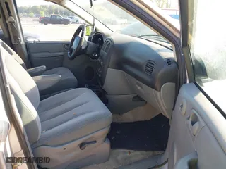 2005 Dodge Caravan SE with VIN 1D4GP24R95B426282, listed as a IAAI auction lot 42036352 with 231,183 mi miles. Bid and sale history available at carsss.com. Image 5.