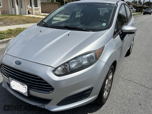 2015 Ford Fiesta SE z VIN 3FADP4EJ8FM167515, wystawiony jako IAAI lot #42153873 z przebiegiem 100 559 mil mil oraz . Historia ofert i sprzedaży dostępna na DreamBid. Obrazek 2.