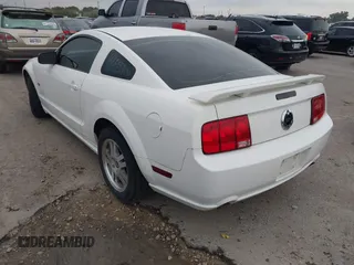 2005 Ford Mustang GT Deluxe with VIN 1ZVFT82H155215011, listed as a IAAI auction lot 42387443 with 131,895 mi miles and . Bid and sale history available at DreamBid. Image 3.