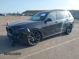 2023 BMW X7 xDrive40i z VIN 5UX23EM07P9R52893, wystawiony jako IAAI lot #42163975 z przebiegiem 33 157 mil mil oraz . Historia ofert i sprzedaży dostępna na DreamBid. Obrazek 2.