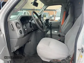 2010 Ford Econoline Cargo Commercial z VIN 1FTNE1EW2ADA90952, wystawiony jako IAAI lot #42350318 z przebiegiem 189 908 mil mil oraz . Historia ofert i sprzedaży dostępna na DreamBid. Obrazek 1.