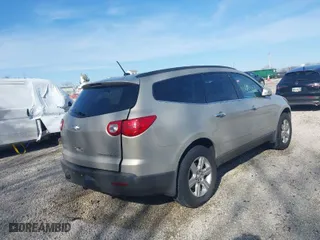 2010 Chevrolet Traverse LT w/1LT with VIN 1GNLRFED3AS116856, listed as a IAAI auction lot 41833663 with 181,695 mi miles. Bid and sale history available at carsss.com. Image 4.