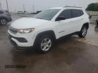 2023 Jeep Compass Latitude z VIN 3C4NJDBN4PT512845, wystawiony jako Copart lot #55153135 z przebiegiem 52 410 mil mil oraz Szkoda całkowita • Salvage title. Historia ofert i sprzedaży dostępna na DreamBid. Obrazek 1.