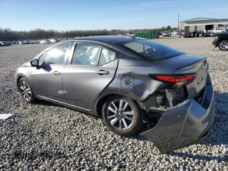 2020 Nissan Versa SV z VIN 3N1CN8EV4LL841122, wystawiony jako Copart lot #47425945 z przebiegiem 104 105 mil mil oraz Szkoda całkowita • Salvage title. Historia ofert i sprzedaży dostępna na DreamBid. Obrazek 2.