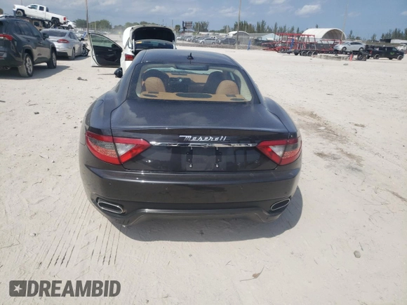 2014 Maserati GranTurismo Sport z VIN ZAM45VLA5E0086834, wystawiony jako Copart lot #46795014 z przebiegiem Nie podano mil oraz Szkoda całkowita • Salvage title. Historia ofert i sprzedaży dostępna na DreamBid. Obrazek 6.