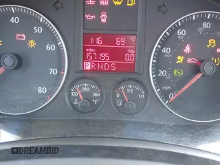 2009 Volkswagen Jetta z VIN 3VWTZ71K79M298761, wystawiony jako IAAI lot #42788621 z przebiegiem 157 195 mil mil oraz . Historia ofert i sprzedaży dostępna na DreamBid. Obrazek 7.